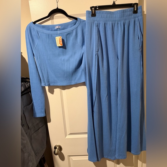 Free People Sky Blue Knit Lounge Set — Cropped Top & Wide Leg Pants 🔥 Size M - Picture 2 of 4